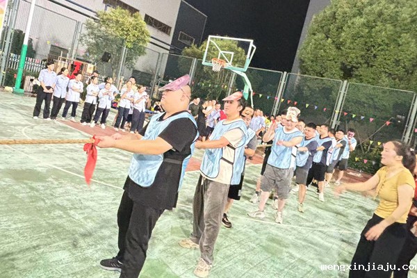 奇亿金属趣味运动会拔河比赛现场特写